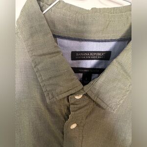 Banana Republic Men’s Size Large Slim Fit Shirt